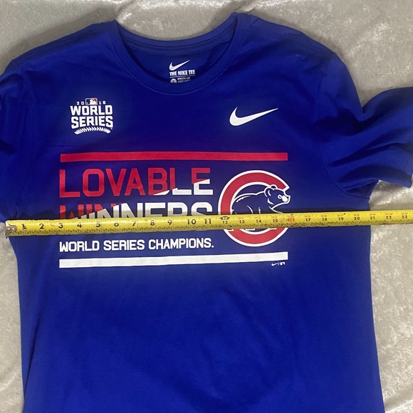 NIKE 2018 CHICAGO CUBS WORLD SERIES CHAMPIONS GRAPHIC T-SHIRT - Picture 7 of 8